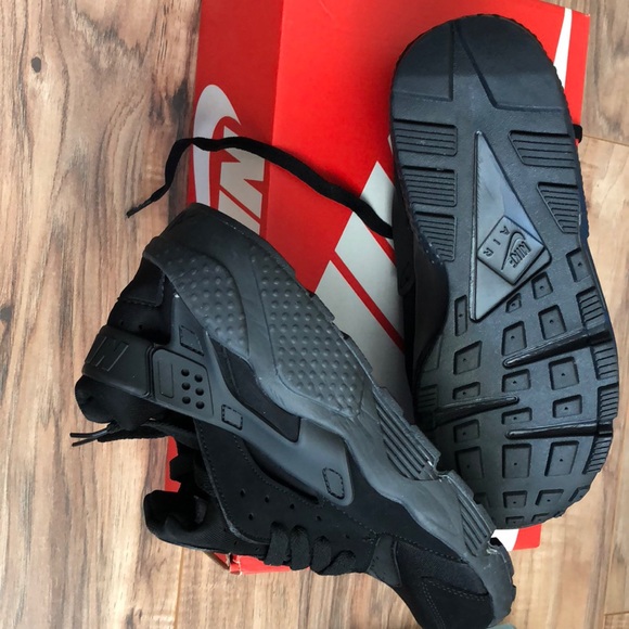 New Nike Air Huarache Triple Black Men,s  Shoes - Picture 2 of 4